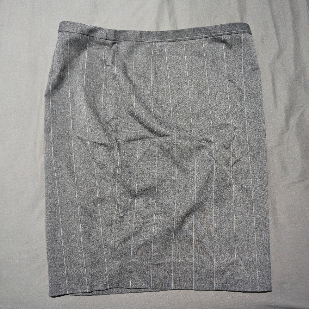 Mexx pencil skirt in grey pinstripes